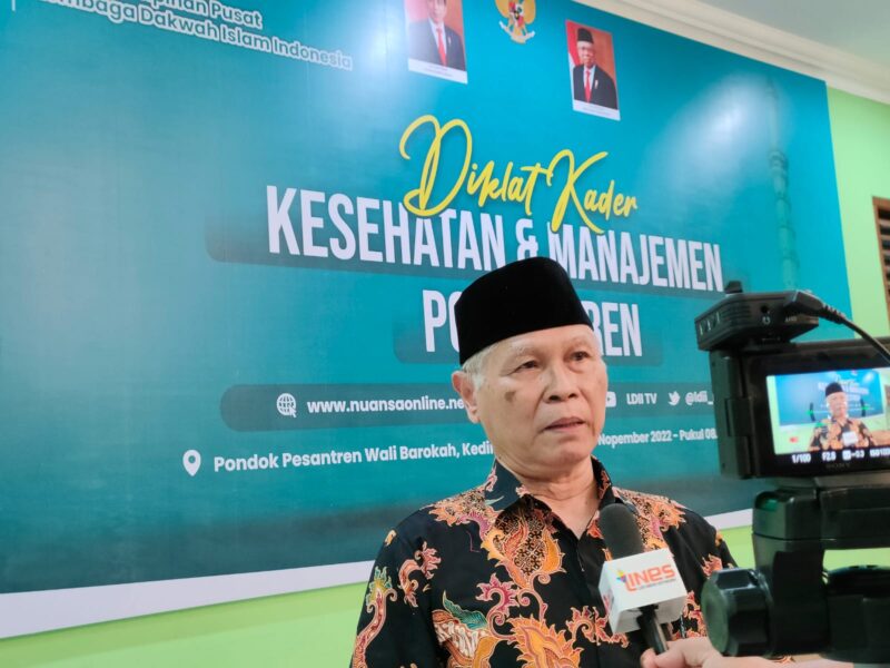 Ketua Ponpes Wali Barokah Kediri KH Sunarto mengatakan diklat ini penting agar para SDM Poskestren meningkat pengetahuannya. Foto: LINES.